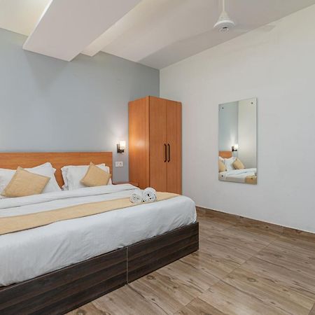 Hotel De Luxe Basai Road Gurgáon Kültér fotó