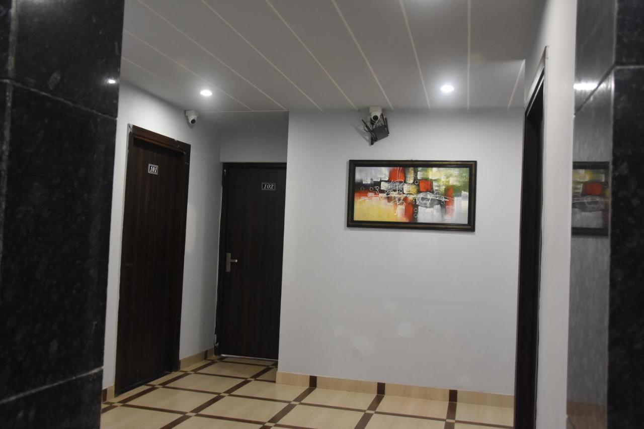 Hotel De Luxe Basai Road Gurgáon Kültér fotó