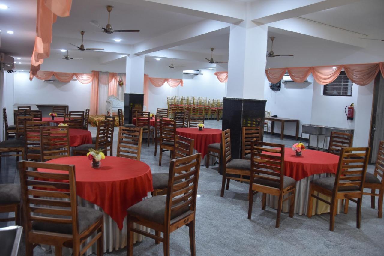 Hotel De Luxe Basai Road Gurgáon Kültér fotó