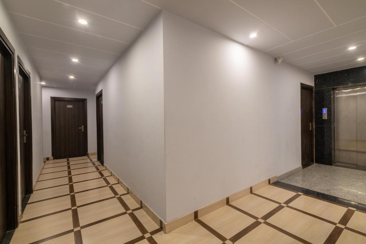 Hotel De Luxe Basai Road Gurgáon Kültér fotó