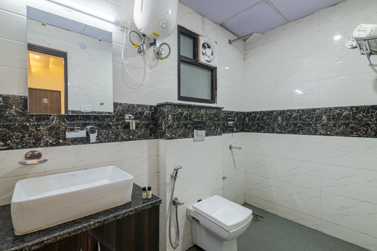 Hotel De Luxe Basai Road Gurgáon Kültér fotó