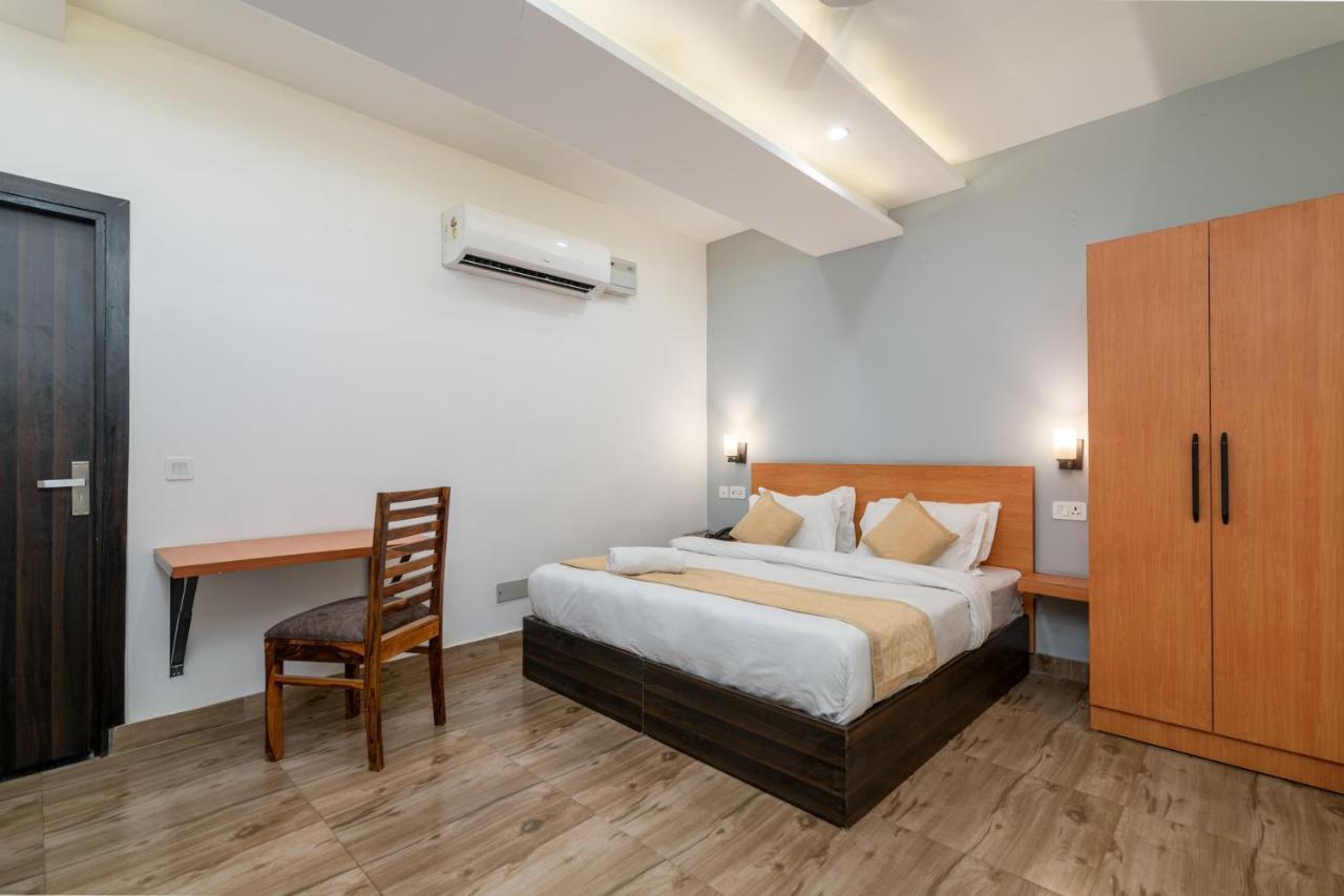 Hotel De Luxe Basai Road Gurgáon Kültér fotó