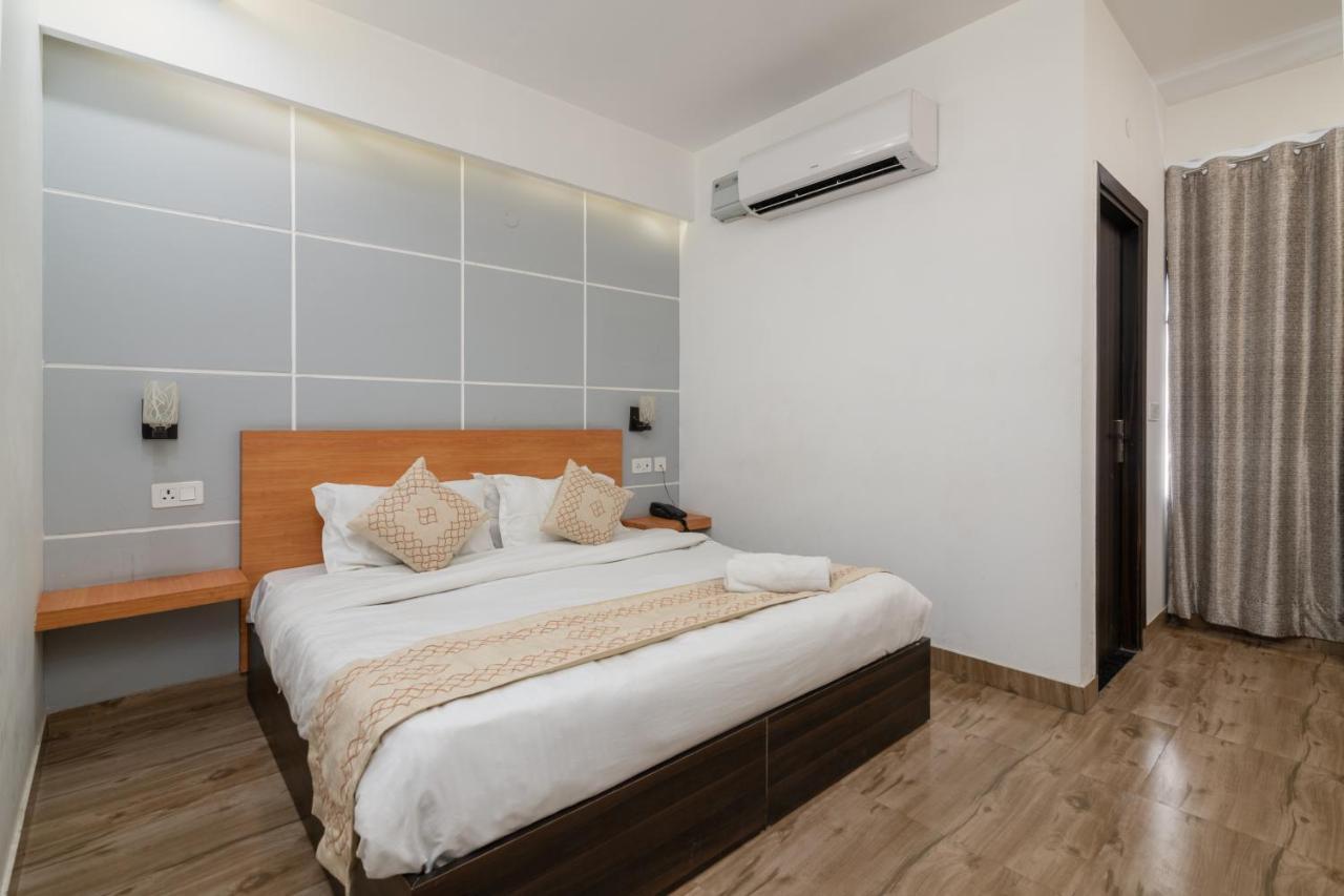 Hotel De Luxe Basai Road Gurgáon Kültér fotó